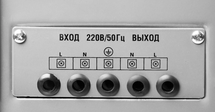 ЗУБР 5000ВА, 5 кВт, автоматический стабилизатор напряжения, Профессионал (59380-5) купить в Екатеринбурге