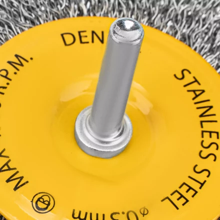 Щетка для дрели Denzel 100 мм, плоская, со шпилькой, нержавеющая витая проволока, 744793 купить в Екатеринбурге