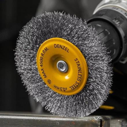 Щетка для дрели Denzel 100 мм, плоская, со шпилькой, нержавеющая витая проволока, 744793 купить в Екатеринбурге