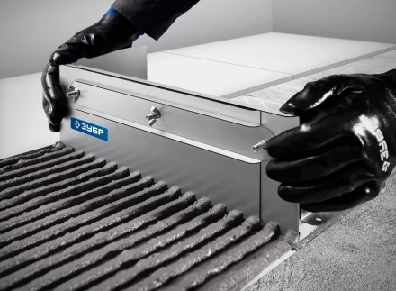 ЗУБР зуб 12*12 мм, до 600 мм, оцинкованная сталь, Раздвижная гребенка для плитки, ПРОФЕССИОНАЛ (08045-12) купить в Екатеринбурге