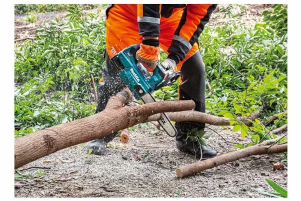 Аккумуляторная цепная пила 40v,  шина 35см Makita UC004GZ (без АКБ и ЗУ) купить в Екатеринбурге