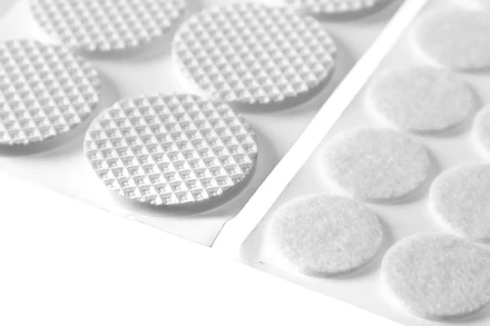 Набор STAYER &quot;COMFORT&quot;: Накладки самоклеящиеся на мебельные ножки, 98 шт, белые 40917-H98 купить в Екатеринбурге