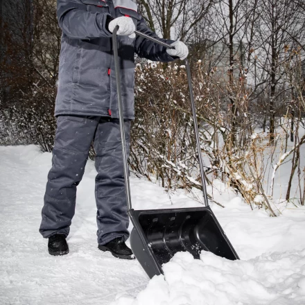 Движок для уборки снега пластиковый Сибртех, 570 х 470 х 1300 мм, стальная рукоятка, Россия, 615925 купить в Екатеринбурге