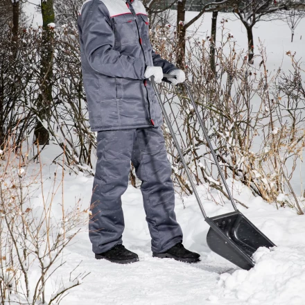 Движок для уборки снега пластиковый Сибртех, 570 х 470 х 1300 мм, стальная рукоятка, Россия, 615925 купить в Екатеринбурге