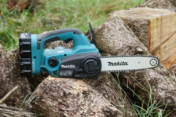 Аккумуляторная цепная пила Makita DUC302RF2 (2*3Ач, ЗУ) купить в Екатеринбурге