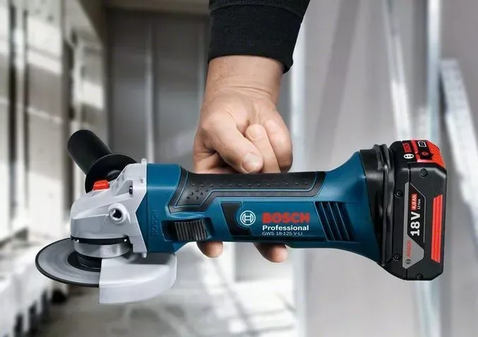 Шлифмашина УШМ BOSCH GWS 18-125 V-Li купить в Екатеринбурге