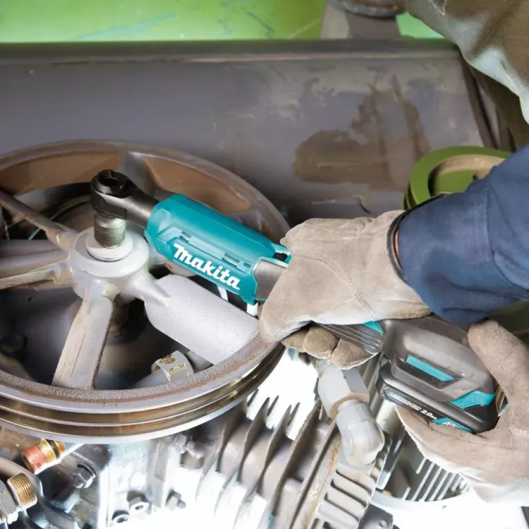 Аккумуляторный угловой гайковерт Makita WR100DZ (без АКБ и ЗУ) купить в Екатеринбурге