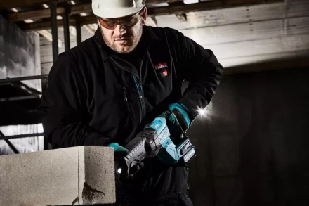 Аккумуляторная сабельная пила Makita XGT JR001GM201 купить в Екатеринбурге