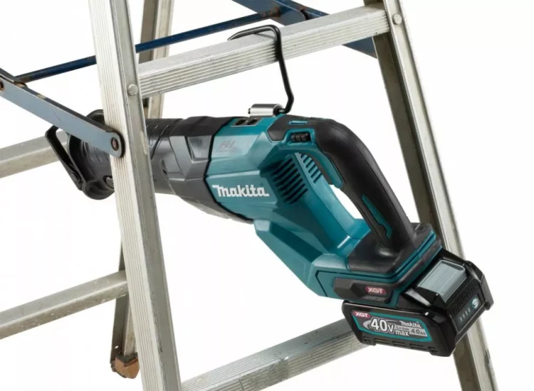 Аккумуляторная сабельная пила Makita XGT JR001GM201 купить в Екатеринбурге