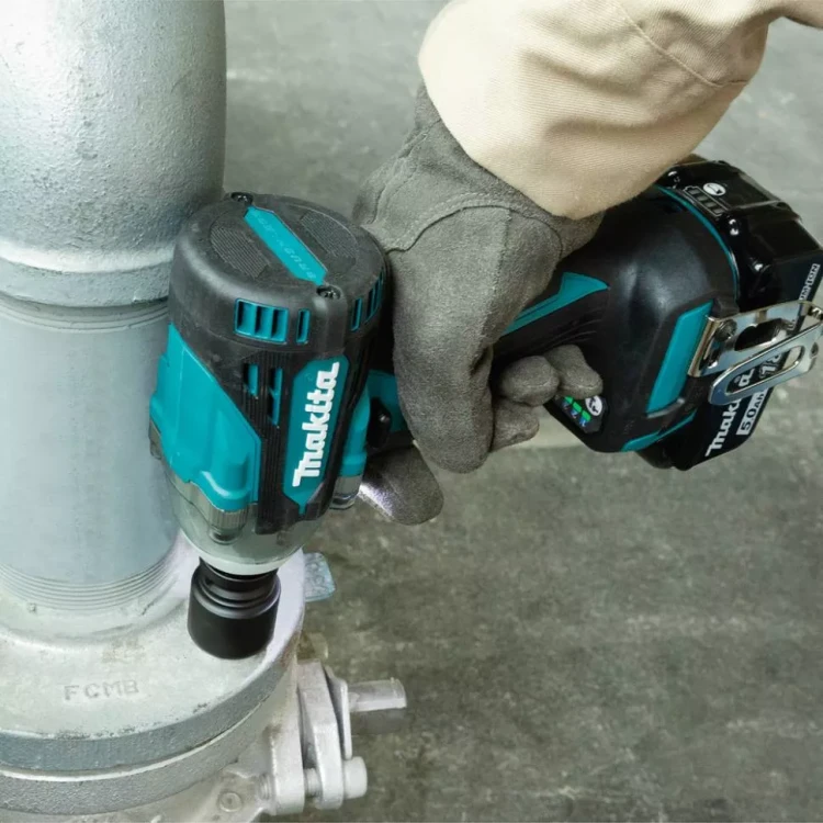 Аккумуляторный ударный гайковерт Makita DTW300RTJ (2 АКБ 5 Ач, ЗУ) купить в Екатеринбурге
