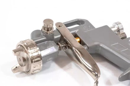 Пневматический краскопульт с верхним бачком V=1,0 л + сопла диаметром 1.2, 1.5 и 1.8 мм  MATRIX 57315 купить в Екатеринбурге