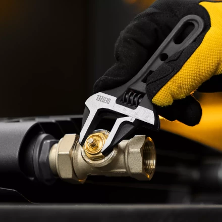 Ключ разводной Denzel 135 мм, CrV, кованый, укороченная рукоятка 15752 купить в Екатеринбурге