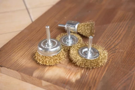 Кордщетка HAMMER кисть 25мм для дрели гофрированная латунированная сталь (207-210) купить в Екатеринбурге