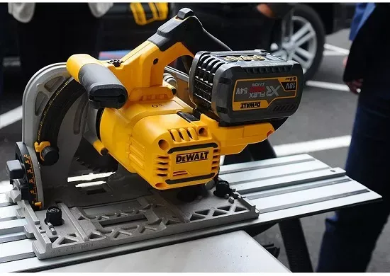Пила погружная DCS 520NT FLEXVOLT DeWalt аккумуляторная купить в Екатеринбурге