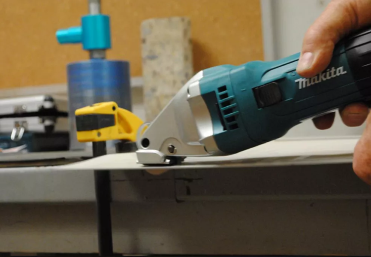 Шлицевые ножницы по металлу Makita JS1601 купить в Екатеринбурге