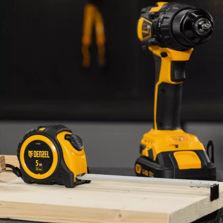 Рулетка Denzel  5м х 25мм, обрезиненный корпус, автоматическая фиксация, 31552 купить в Екатеринбурге