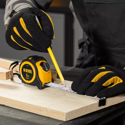 Рулетка Denzel  5м х 25мм, обрезиненный корпус, автоматическая фиксация, 31552 купить в Екатеринбурге