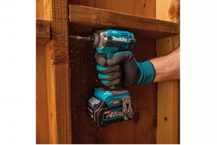 Бесщеточный 40V ударный шуруповерт (импакт) Makita TD003GA201 купить в Екатеринбурге