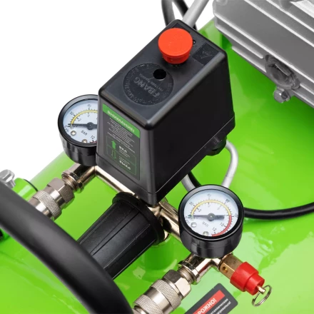 Компрессор воздушный Сибртех КК-2200/100 58009, 2,2 кВт, 350 л/мин, 100 л, прямой привод, масляный купить в Екатеринбурге