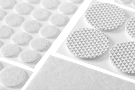 Набор STAYER &quot;COMFORT&quot;: Накладки самоклеящиеся на мебельные ножки, 125 шт, белые 40917-H125 купить в Екатеринбурге