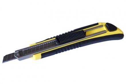 Нож со сменным лезвием 9 мм пластиковый корпус Энкор 9661 купить в Екатеринбурге
