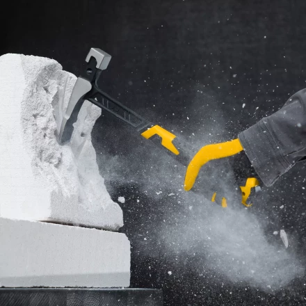 Молоток каменщика Denzel 10633, 680 г, цельнокованый, двухкомпонентная обрезиненная рукоятка купить в Екатеринбурге