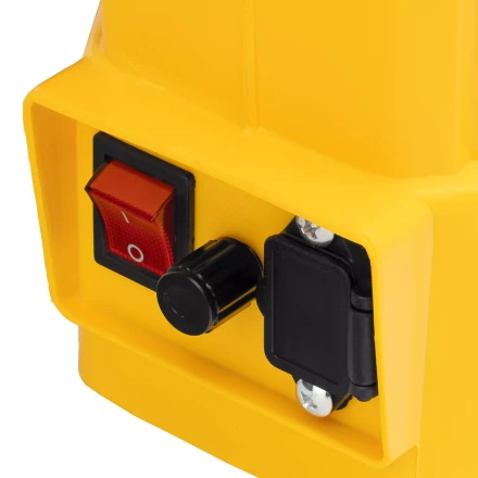 Опрыскиватель ранцевый аккумуляторный Denzel D-12LA, 12 л, 12 В, 8 Ач 64788 купить в Екатеринбурге