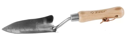 Совок ЗУБР садовый из нерж стали, удлиненный, с деревянной ручкой и шкалой 4-39465 купить в Екатеринбурге