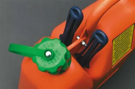 Канистра комбинированная 6 и 2.5 л купить в Екатеринбурге