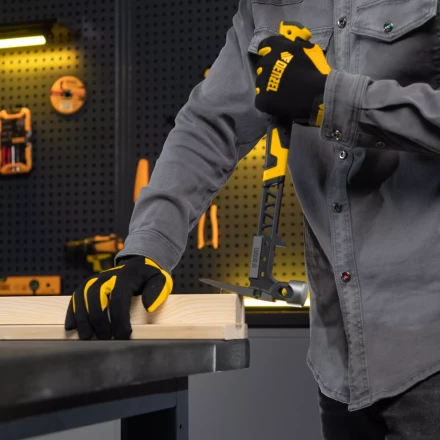 Молоток строительный 450 г, цельнокованый,боек с магнитом, двухкомп. обрезин. рук-ка Denzel 10468 купить в Екатеринбурге