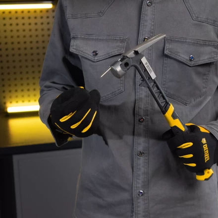 Молоток строительный 450 г, цельнокованый,боек с магнитом, двухкомп. обрезин. рук-ка Denzel 10468 купить в Екатеринбурге