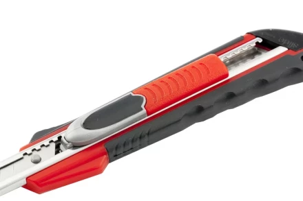 Нож 9мм, выдвижное лезвие, металлическая направляющая, двойная фиксация, эргономичная двухкомпонентная рукоятка MATRIX QUIK BLADE 78934 купить в Екатеринбурге