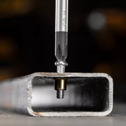 Заклепки резьбовые, стальные, оцинкованные, М4, пластиковый кейс, 140 шт. Denzel 40601 купить в Екатеринбурге