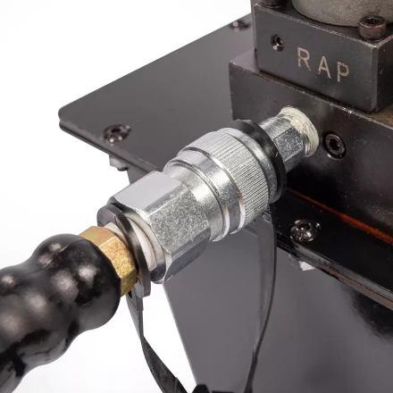 Насосная гидравлическая станция КВТ ПМЭ-7100У объем маслобака 10.0 л с удержанием (230 В/50 Гц) (91799) купить в Екатеринбурге