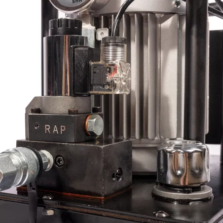 Насосная гидравлическая станция КВТ ПМЭ-7100У объем маслобака 10.0 л с удержанием (230 В/50 Гц) (91799) купить в Екатеринбурге