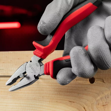 Плоскогубцы комбинированные Matrix, 160 мм, хром-ванадий, двухкомпонентные рукоятки, 17090 купить в Екатеринбурге