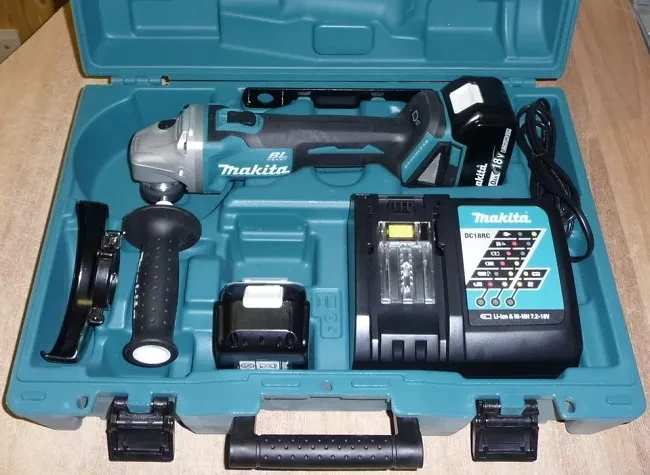 Аккумуляторная шлифмашина  УШМ DGA504RME Makita купить в Екатеринбурге