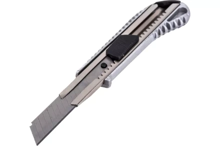 Нож с выдвижным лезвием 18 мм, металлический корпус, металлическая направляющая, автоматический фиксатор, Вихрь 73/10/10/1 купить в Екатеринбурге