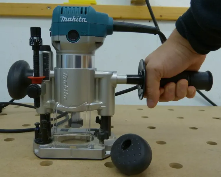 Фрезер Makita RT0700CX2 купить в Екатеринбурге
