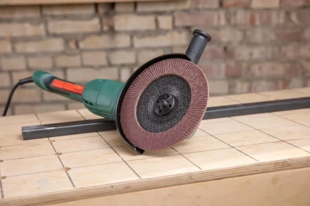 Круг Лепестковый Торцевой (КЛТ) HAMMER КЛТ 1 Ф180х22 Р80 213-032 купить в Екатеринбурге