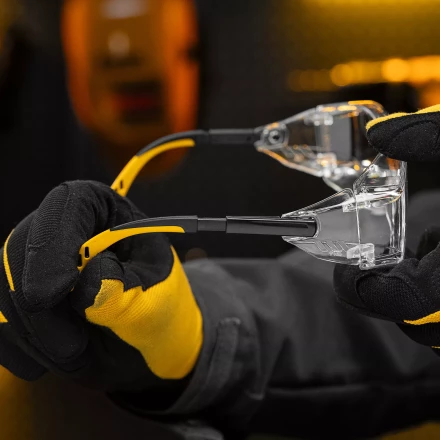 Очки защитные открытые Denzel 89201, поликарбонатные, увеличенная прозрачная линза,  регулируемые дужки купить в Екатеринбурге