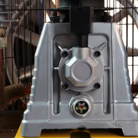 Компрессор воздушный, ременный привод BCI5500-T/270, 5.5 кВт, 270 литров, 850 л/мин Denzel 58129 купить в Екатеринбурге