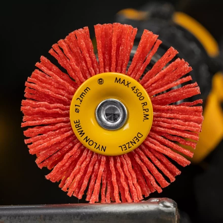 Щетка для дрели Denzel, 65 мм, Плоская, со шпилькой, нейлоновая щетина, 74433 купить в Екатеринбурге