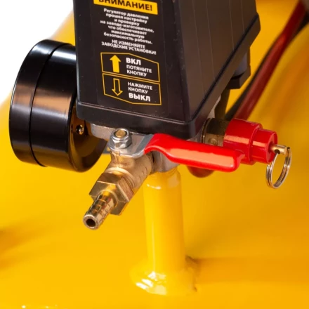 Компрессор воздушный BCI3000-T/200, ременный привод , 3.0 кВт, 200 литров, 530 л/мин Denzel 58119 купить в Екатеринбурге